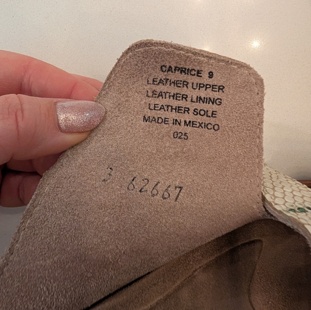 Freebird Women's Cream Sandals - Picture 6 of 7